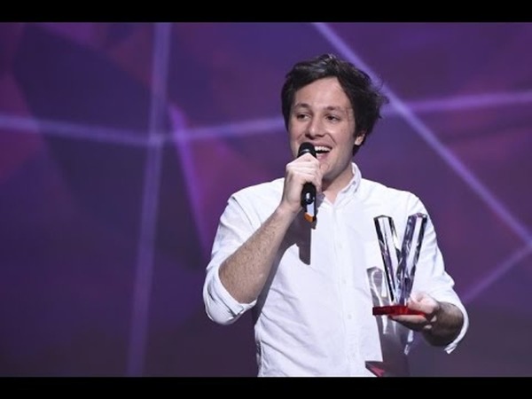 En quelle année Vianney remporte t-il le prix d'Artiste interprète de l'année aux Victoires de la Musique ?