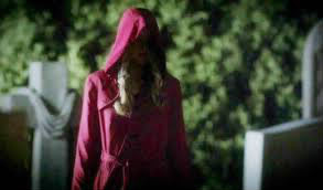 Dans les dernières minutes de la fin de la saison 3, les filles et Mona pensent que "Red coat" est...