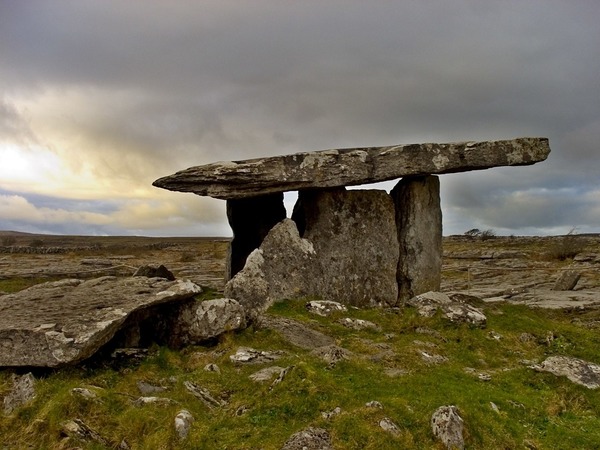 Quel est ce célèbre dolmen datant de la période néolithique ?