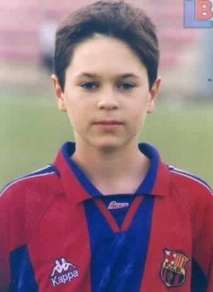 En 1996, il rejoint le centre de formation du FC Barcelone. Mais où évoluait-il en junior, les deux années prcédentes ?