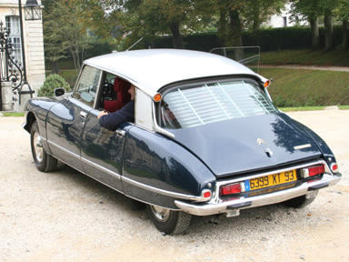 Quel Président de la République utilisait la Citroën DS comme voiture officielle ?