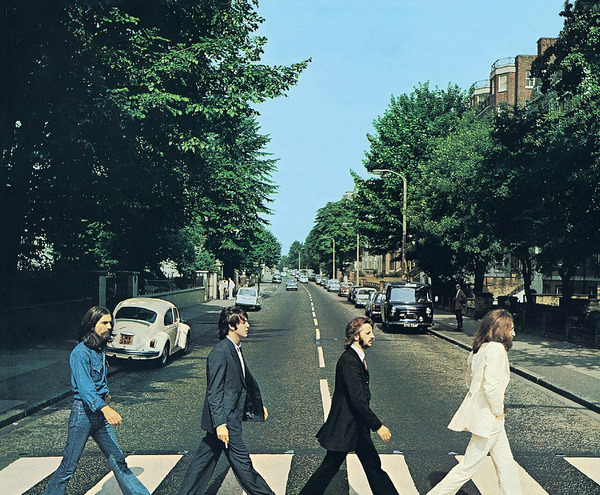 Sur la pochette du très célèbre album "Abbey Road", quel membre des Beatles est pieds nus ?