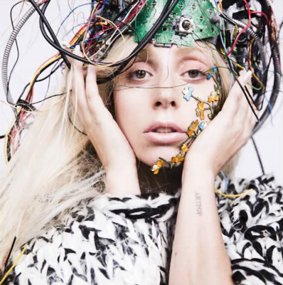 En 2013 Gaga est à son: