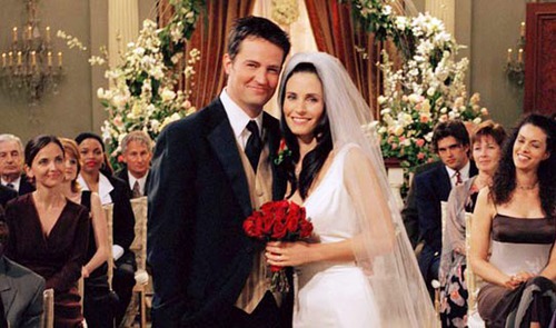Dans quelle saison, Chandler et Monica préparent leur mariage qui a lieu à la fin de la saison ?