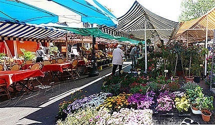 Dans laquelle de ces villes trouve-t-on un célèbre marché aux fleurs ?