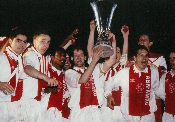 En 1992, contre quelle équipe les Ajacides ont-ils remporté la double-finale de la Coupe UEFA ?