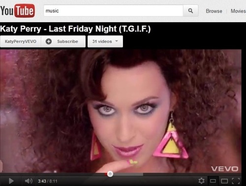 Si vous avez cette vidéo, que fait Katy Perry ?