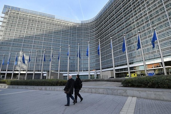 L'une de ces institutions européennes n'est pas installée à Strasbourg. Laquelle ?