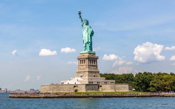 Qui a conçu la statue de la liberté ?