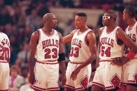 Avec quel joueur il était presque toujours associé aux Bulls et qui fut son lieutenant de longue année ?