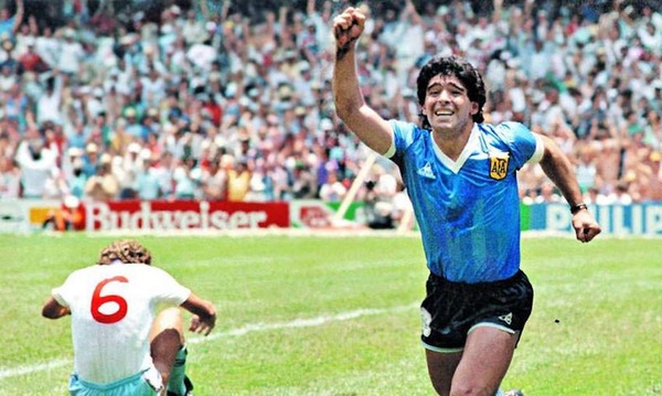 Contre quelle équipe Diego Maradona inscrit-il à la fois un but de la main et un but d'Anthologie ?