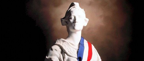 En quelle année la République s'est-elle définitivement imposée face à la monarchie et l'Empire en France ?