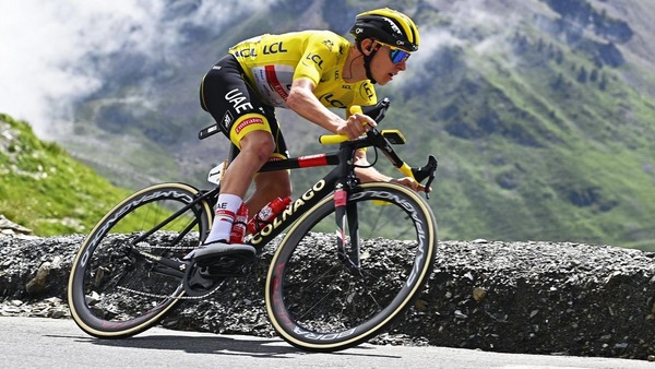 Quel cycliste a remporté l'édition 2021 du Tour de France ?