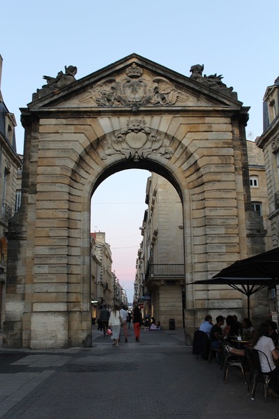 La porte Dijeaux est une porte d'entrée ouest de la ville depuis l'époque romaine.