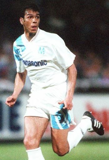 Le défenseur brésilien Carlos Mozer a lui aussi quitté l'OM en 1992, quel club a-t-il alors rejoint ?