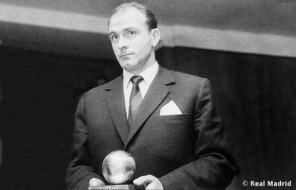 L'espagnol Alfrédo Di Stéfano qui a remporté 2 fois le Ballon d'Or, était à l'origine de nationalité...