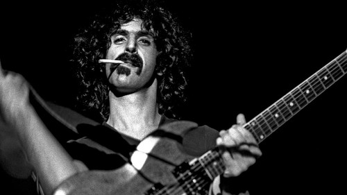 De quelle philosophie politique Franck Zappa était-il proche ?