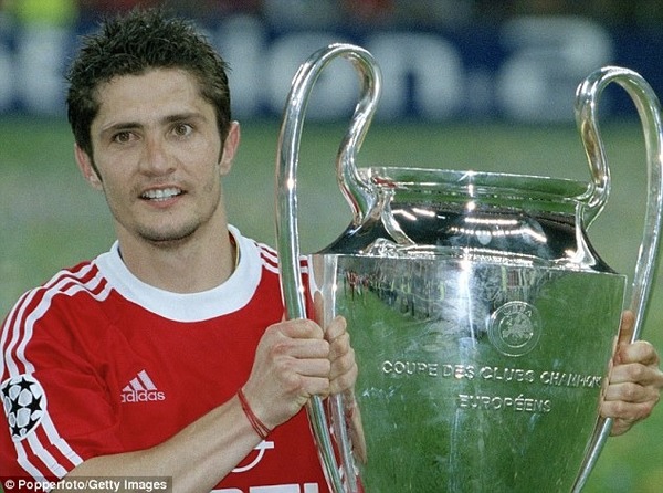 En 2001, il remporte la LDC avec le Bayern Munich. Quelle équipe a-t-il vaincu lors de la finale ?