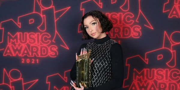 Lors de l'événement NRJ music Awards 2021, quel trophée a-t-elle gagné ?