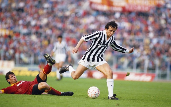 En 5 saisons à la Juventus, combien de fois Michel a-t-il remporté le Championnat d'Italie ?