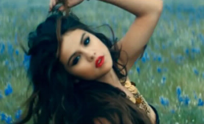 Selena Gomez : " Baby I'm ......."