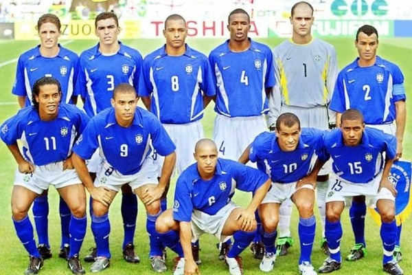 Qui est le capitaine brésilien lors du Mondial 2002 ?