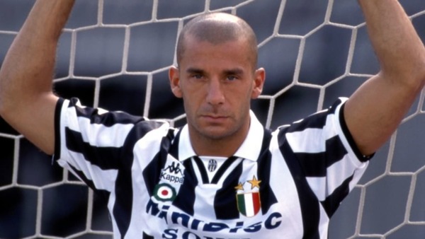 C'est à la Juventus qu'il termine sa carrière professionnelle.