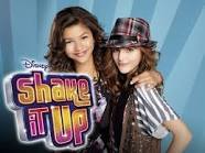 Qui interprète la chanson du générique de "Shake It Up" ?