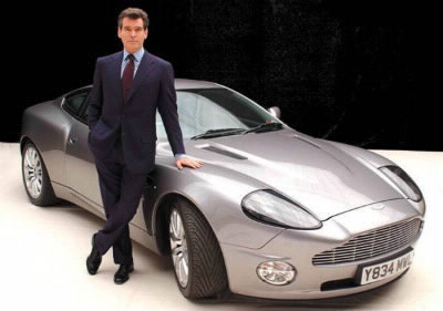 Quelle voiture mythique est associée à James Bond ?
