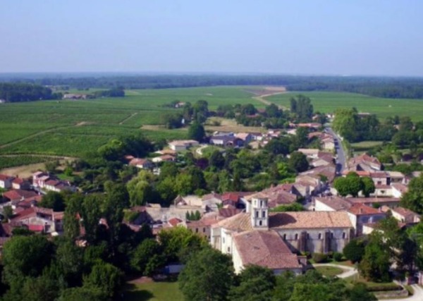 Dans quelle région naturelle française est situé le Château Latour Premier Cru ?