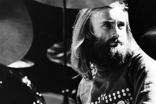 De quel groupe Phil Collins était-il le célèbre batteur ?