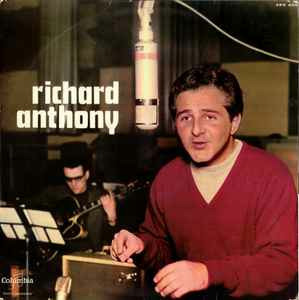 Dans son grand succès, qu'est-ce que Richard Anthony entend siffler ?