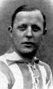 Lors de ce Mondial de 1934, il inscrira 2 buts pour la Wunderteam. Il s'agit de ?