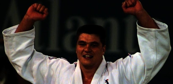 Quel médaille le judoka français David Douillet, a-t-il rapporté de ces JO ?