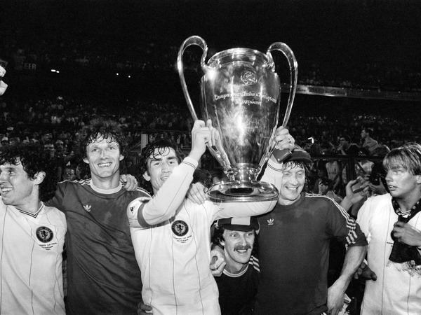 En 1982, quel club anglais a remporté la finale de la Coupe des clubs champions européens face au Bayern Munich ?