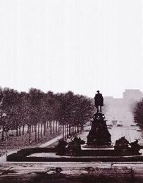 Sylvester Stallone au sommet des marches du Philadelphia Museum of Art dans _____