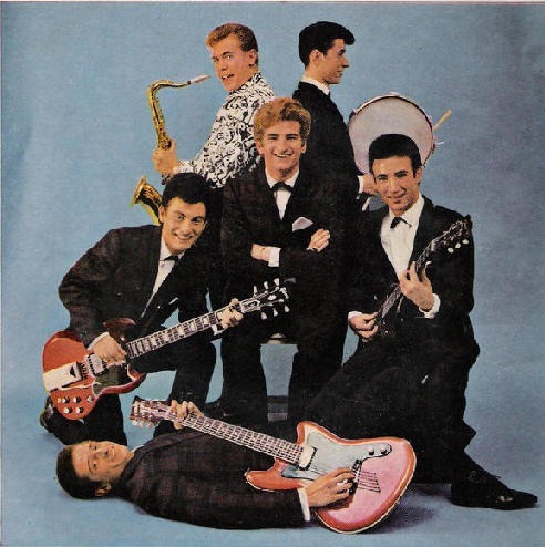 1961, Les Chaussettes noires avec Eddy Mitchell cartonnent avec Daniela. Au fait, pourquoi le groupe a-t-il pris ce nom ?