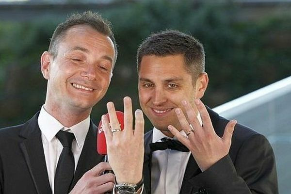 Le 29 mai 2013, où a eu lieu le premier mariage entre deux hommes en France ?