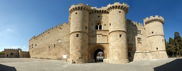 Si vous allez à Rhodes, vous pourrez visiter le Palais des Grands....