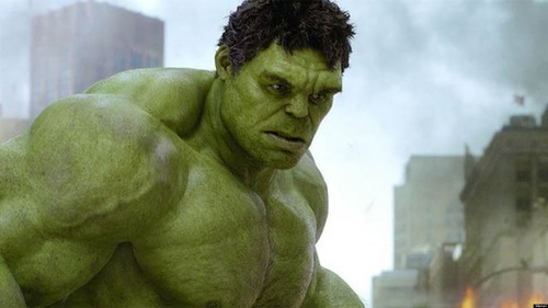 Qual o primeiro filme em que o Hulk aparece trabalhando em equipe com os Vingadores?