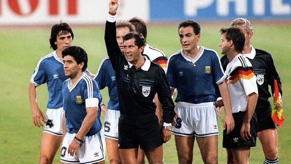 Combien de joueurs argentins ont été expulsés lors de la finale du Mondial 90 face aux Allemands ?
