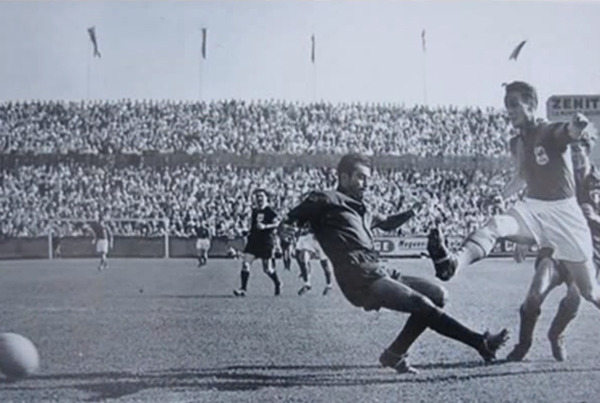 Lors du Mondial 54, quelle équipe a été la plus mauvaise défense de l'histoire avec 16 buts encaissés ?