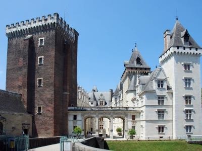 Dans quel château est née Henri de Navarre en 1553 ?