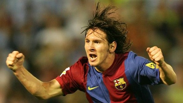 En quelle année Lionel Messi a-t-il joué son premier match pro avec le FC Barcelone ?