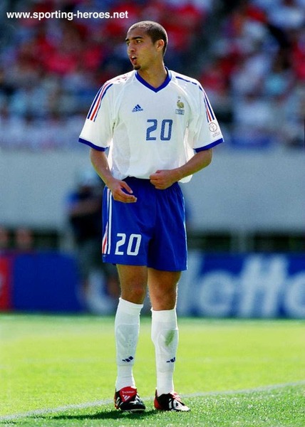 Lors du Mondial 2002, il reçoit un carton rouge face à l'Uruguay.