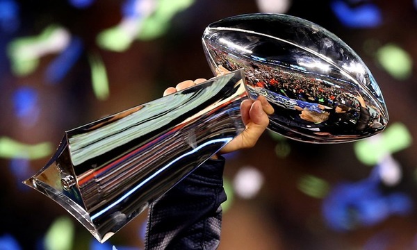 Quel est le nom du Trophée remis au vainqueur du Super Bowl ?