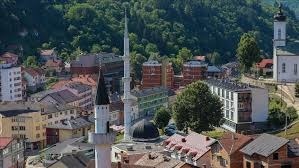 Où se trouve la ville de Srebrenica, tristement connue pour le massacre de 1995 qui coûta la vie à plus de 8 000 personnes ?