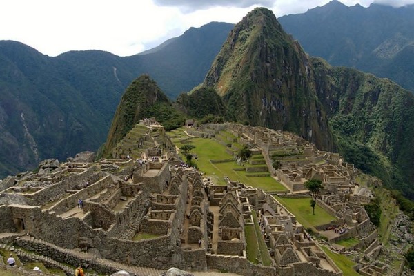 Sur quel continent est ce possible de se rendre au Machu Picchu via un circuit de 43 km : le chemin des Incas (une randonnée de 4 jours) ?