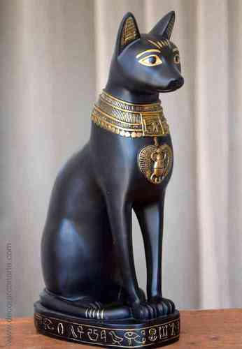 Quelle déesse égyptienne a une tête de chat ?