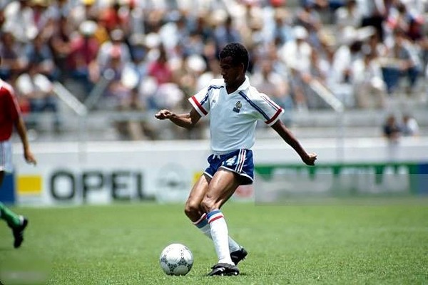 Lors du Mondial 86, il inscrit son unique but en équipe de France contre .....